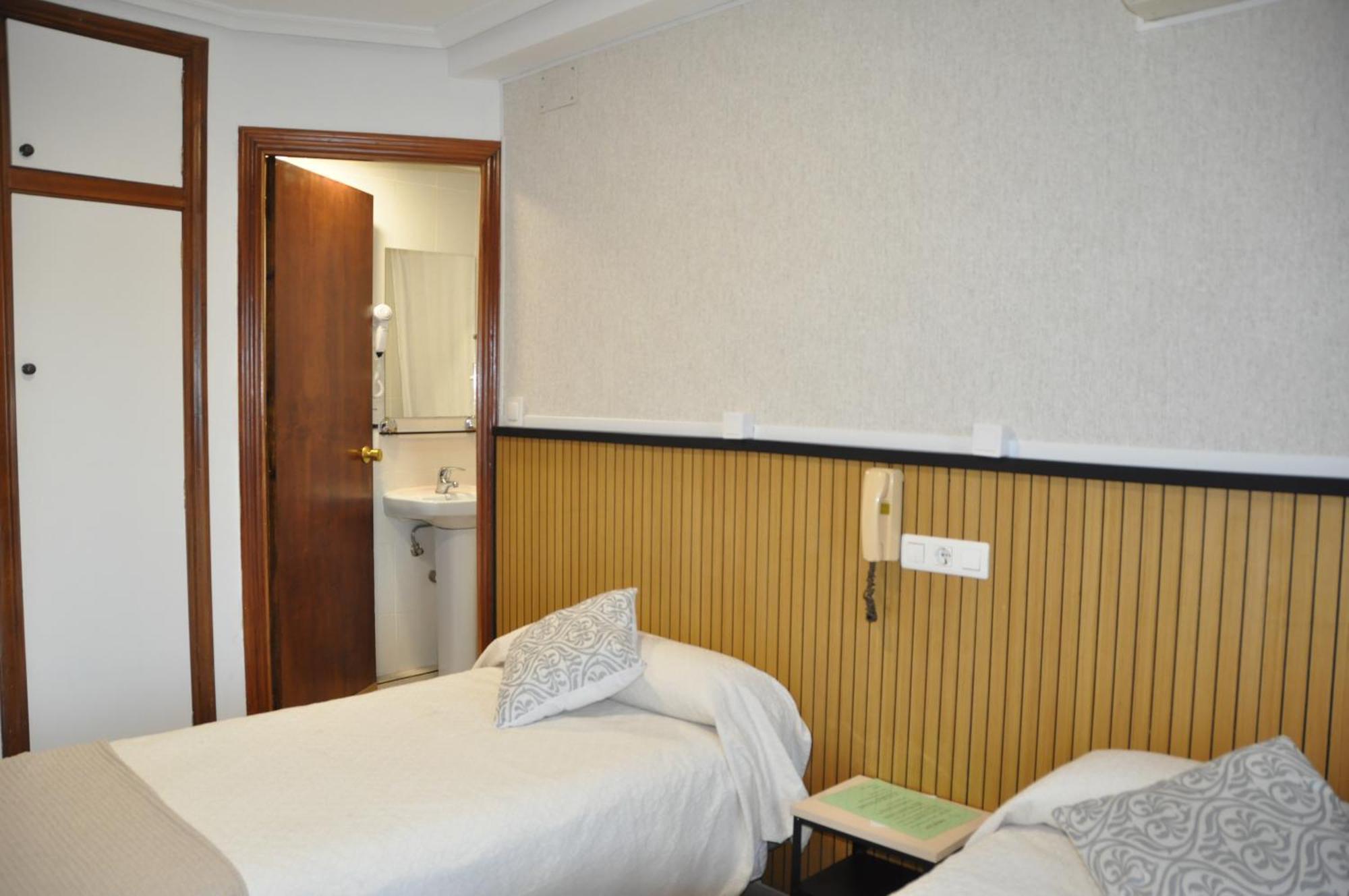 Hostal Ramon Y Cajal Valladolid Zewnętrze zdjęcie