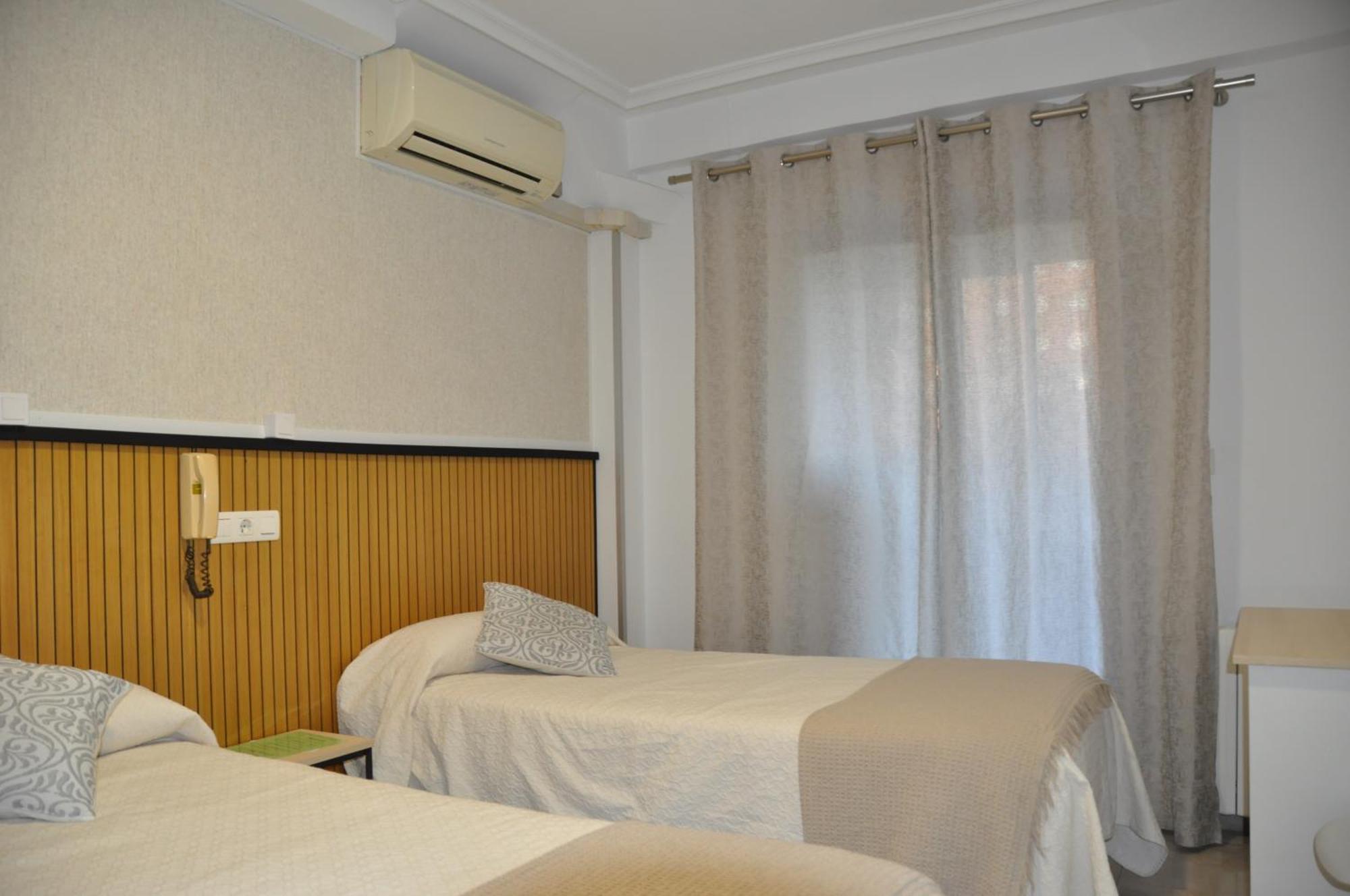 Hostal Ramon Y Cajal Valladolid Zewnętrze zdjęcie